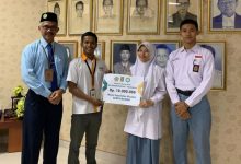 Penyerahan bantuan SMA Muhi Yogya buat korban gempa Maroko. Foto: Yusron AD