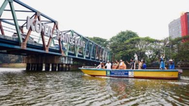 Sungai Ciasadane di Kota Tangerang turun 40 persen. Foto Antara