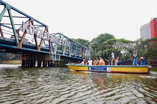 Sungai Ciasadane di Kota Tangerang turun 40 persen. Foto Antara