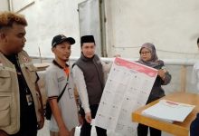 Salah satu surat suara Pemilu 2024 rusak. Foto: LKBN Antara