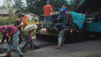 Ilustrasi kegiatan swakelola berupa pemeliharaan rutin jalan. Foto: Budi Wahyu Iskandar
