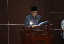 Walikota Serang, Syafrudin di DPRD Kota Serang. Foto: Hendra Hermawan