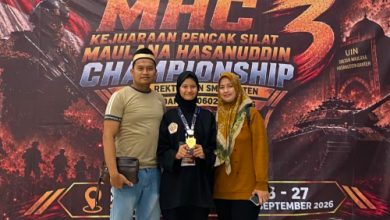Syarah Ratu Brilian, meraih Trohpy Dandim 0602 Serang pada Keuaran Pencak Silat Maulana Hasunadin. Foto Yono
