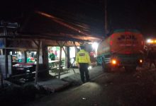 Tabrakan beruntun 8 kendaraan di Serang. Foto: Yono