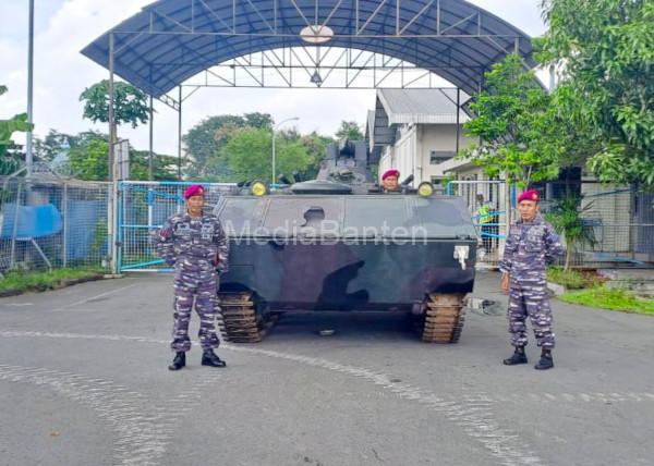 Tank Amfibi Yonranratfib 2 Ma untuk pengamanan kunjungan Presiden RI. Foto: Ahmad Munawir - Menkav 2 Mar