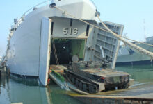 Embarkasi material tempur Yonranratfib 2 Mar. Foto: Ahmad Munawir - Menkav 2 Mar