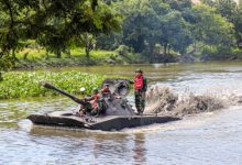 Uji kedap dan uji arung tank amfibi. Foto: Ahmad Munawir - Menkav 2 Mar