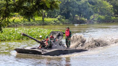 Uji kedap dan uji arung tank amfibi. Foto: Ahmad Munawir - Menkav 2 Mar