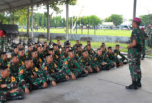 Danmenkav 2 Mar, Kolonel Mar Muhammad Rizal menerima taruna AAL angkatan ke II. Fotoa: Ahmad Munawir - Menkav 2 Mar