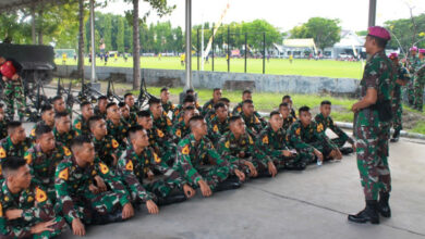 Danmenkav 2 Mar, Kolonel Mar Muhammad Rizal menerima taruna AAL angkatan ke II. Fotoa: Ahmad Munawir - Menkav 2 Mar