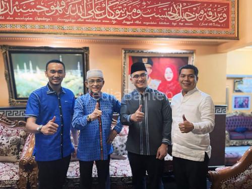 Kunjungan Andika Hazarumy ke mantan Bupati Serang, Taufik Nuriman. Foto: Budi Wahyu Iskandar