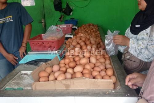 Telur ayam dan unggas pedaging melimpah di Pasar Tradisional Lebak. Foto Antara