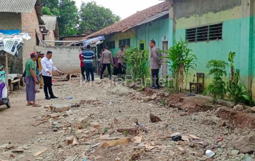 Tembok SDN Ciruas 2 roboh. Foto: Yono