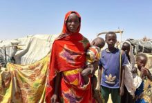 Satu keluarga mencari tempat perlindungan di pengungsian setelah pecah perang saudara di Sudan. Foto: MSF