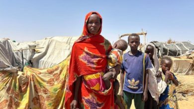 Satu keluarga mencari tempat perlindungan di pengungsian setelah pecah perang saudara di Sudan. Foto: MSF