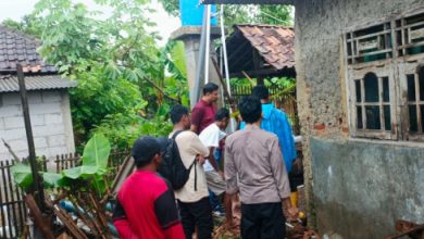 Warga Kampung Bojong Gede tewas setelah tercebur sumur di rumah belakang di Carenang. Foto Yono