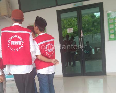 Terdakwa pengedar narkotika di PN Serang. Foto: Adam Maulana