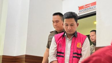 Salah satu tersangka penyimpangan KMK di BJB Tangerang. Foto: Budi Wahyu Iskandar