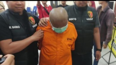 Penahanan HD, guru SMAN 4 Kota Serang sebagai tersangka pelecehan seksual. Foto: Budi Wahyu Iskandar