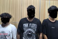 Tiga pengedar narkoba jenis tembakau sitentis. Foto Yono