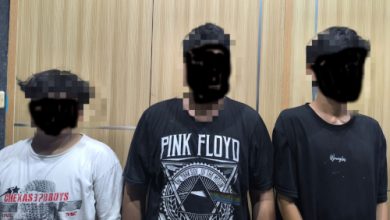 Tiga pengedar narkoba jenis tembakau sitentis. Foto Yono