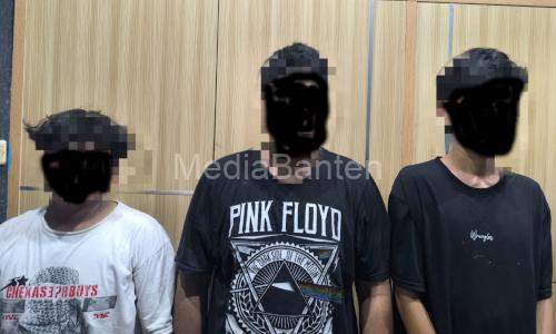 Tiga pengedar narkoba jenis tembakau sitentis. Foto Yono