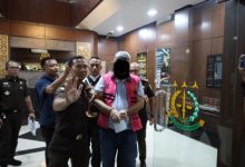 Kejati Banten tahan tersangka korupsi pengelolaan sampah Tangsel. Foto: Budi Wahyu Iskandar