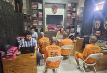 4 tersangka pengrusakan baran perusahaan, termasuk mantan sekuriti. Foto: Yono