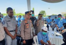 Tes urine pengemudi transportasi di Bandara Soetta. Foto LKBN Antara