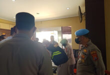 Tes urine yang digelar di Polres Serang. Foto: Yono