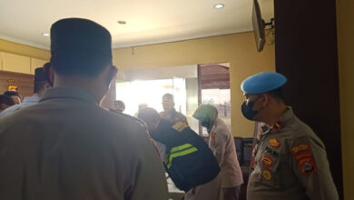 Tes urine yang digelar di Polres Serang. Foto: Yono