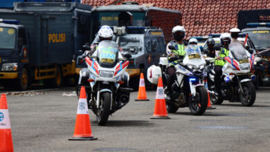 Tim Pancar tengah mencek kendaraan.