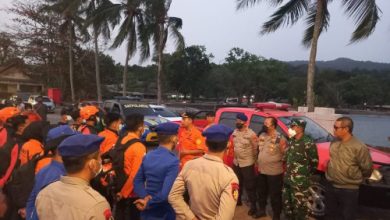 Tim Gabungan SAR perluas pencarian 7 jurnasli yang hilang di Selat Sunda. Foto Antara