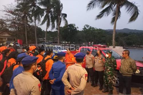 Tim Gabungan SAR perluas pencarian 7 jurnasli yang hilang di Selat Sunda. Foto Antara