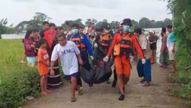 Korban terseret banjir di Binuang ditemukan sudah meinggal. Foto Yono