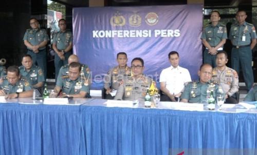 Konferensi pers soal oknum TNI AL yang menembak bos rental di tol. Foto: Antara