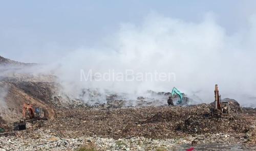 Area kebakaran TPA Jatiwaringin. Foto Antara