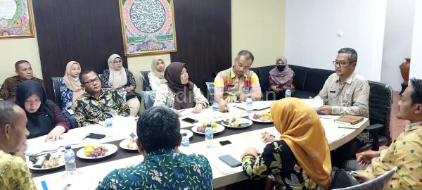 Babar Suharso, Kadisperindag Banten memimpin Rakor. Foto: Biro Adpim Banten