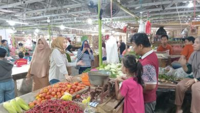 Situasi tempat penampungan pedagang Pasar Kutabumi. Foto: Iqbal Kurnia