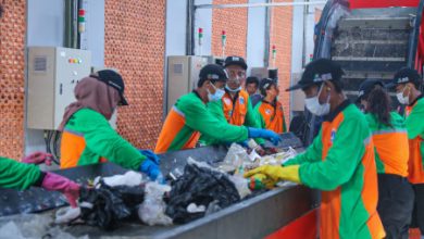 Pj Gubernur DKI Jakarta, Heru Budi Hartono meresmikan TPS 3R di Jakarta Timur. Foto: Diskominfotik DKI Jakarta