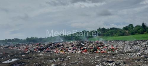 Kampung Karang Jetak yang dijadikan Tempat Pembuangan Sampah. foto Taufik Hidayat