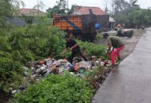 Penertiban TPS Liar di Kota Tangerang. Foto Antara