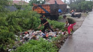 Penertiban TPS Liar di Kota Tangerang. Foto Antara