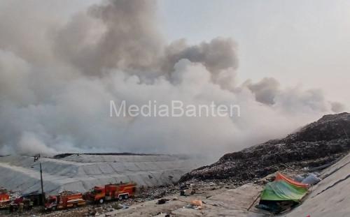 Kebakaran TPSA Jatiwaringin. Foto Antara
