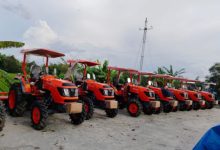 Peralatan pertanian berupa traktor roda 4 dari Kementan. Foto Antara