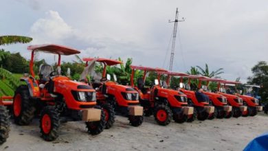 Peralatan pertanian berupa traktor roda 4 dari Kementan. Foto Antara