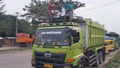 Truk Odol dan Truk Tambang yang masih beroperasi di JLS Cilegon. Foto Daeng Yusvin