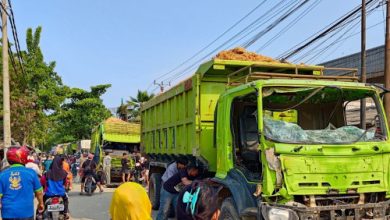 Truk tambang yang dirusak warga di PIK 2 Kabupaten Tangerang. Foto: Antara