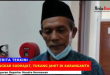 Suami - istri tukang jahit di Karangantu naik haji setelah menabung 22 tahun. Foto: Hendra Heramwan