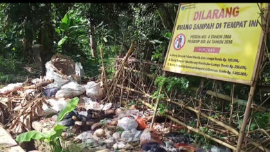 Tumpukan sampah di Jalan AMD Timur Kabayan. Foto: M Hafidz